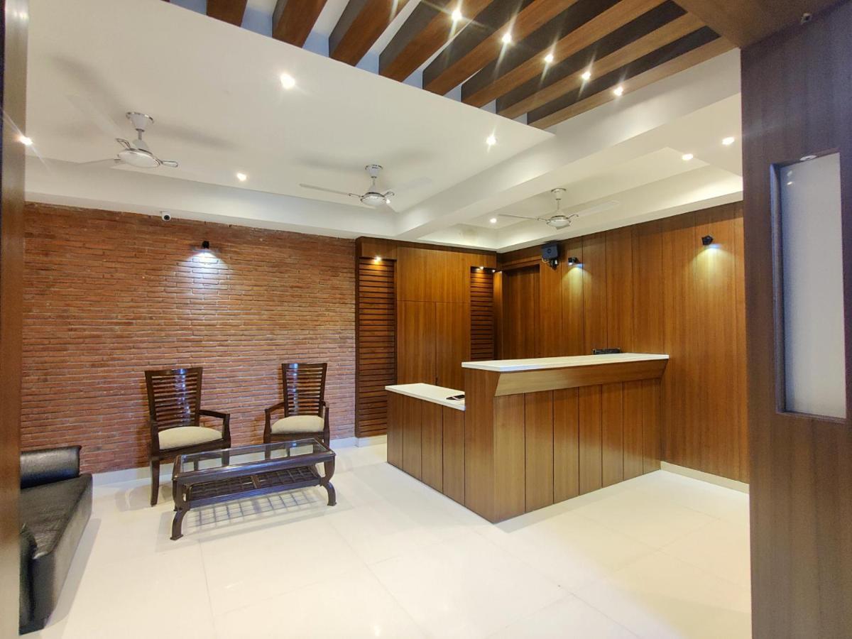 The Shacon Hotel Noida Buitenkant foto
