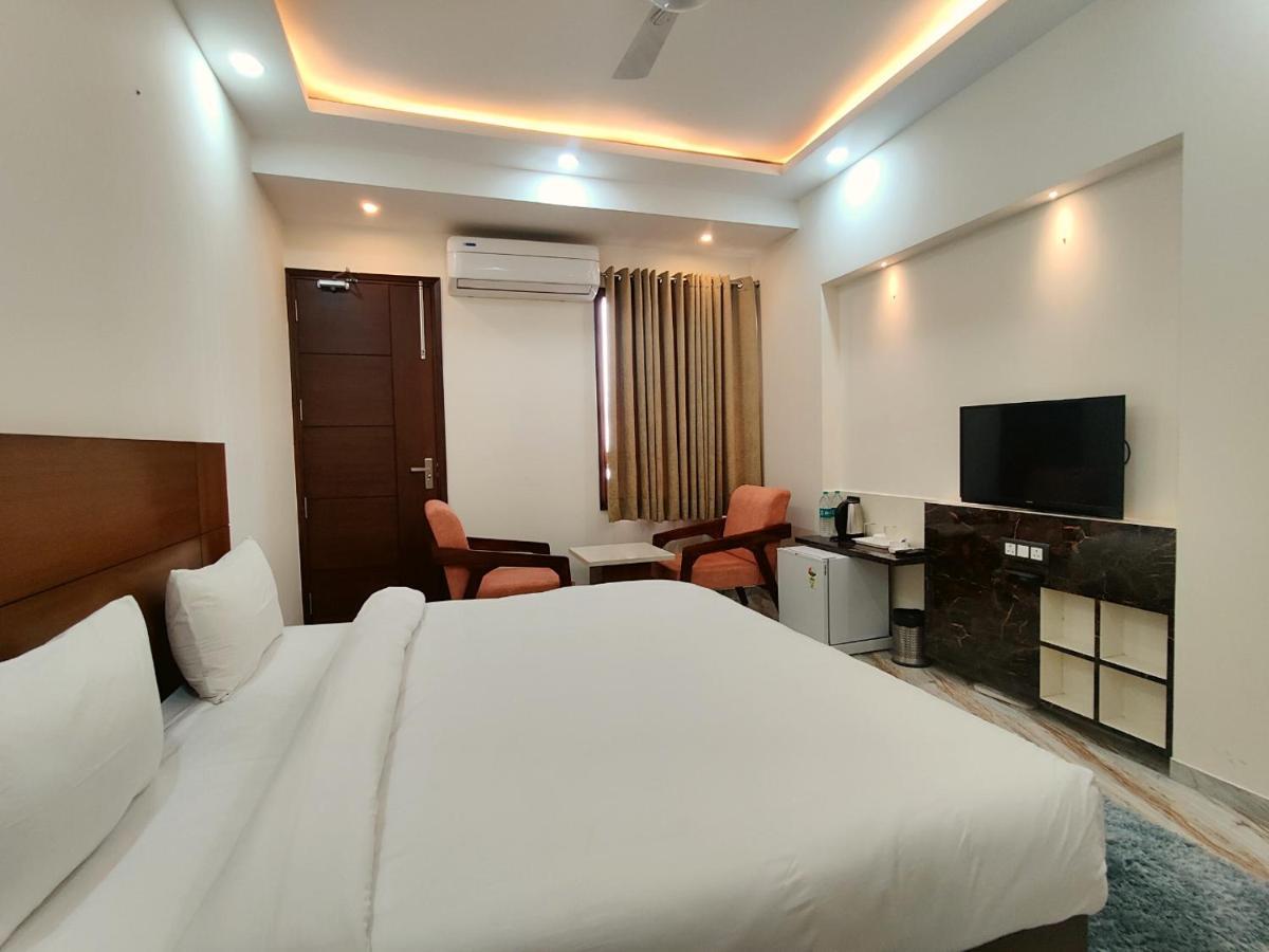 The Shacon Hotel Noida Buitenkant foto