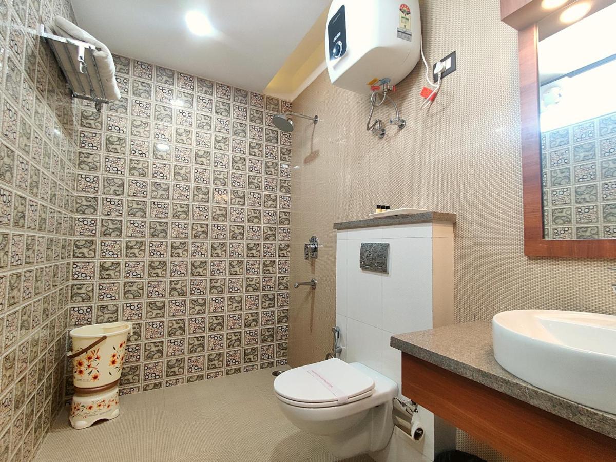 The Shacon Hotel Noida Buitenkant foto